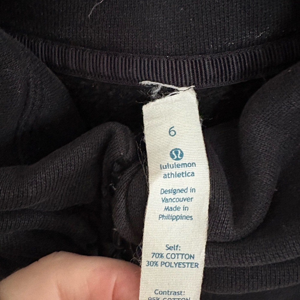 Lululemon - Picture 3 of 3